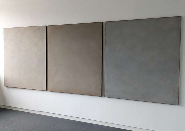 In Between (triptych) | 2025| soils from Germany, Italy, Greece & the USA | with acrylic on cotton | 150 x 400 x 4.5 cm In Between (triptych) | 2025| soils from Germany, Italy, Greece & the USA | with acrylic on cotton | 150 x 400 x 4.5 cm